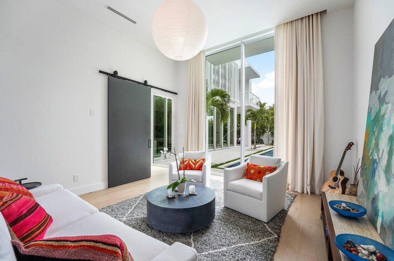 132 7 Ave, Delray Beach FL 33483-5244 exterior