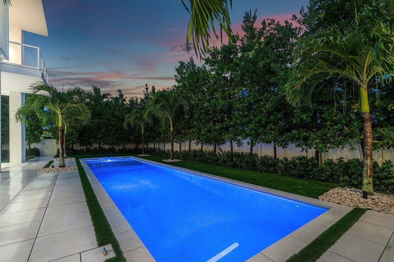 132 7 Ave, Delray Beach FL 33483-5244 exterior