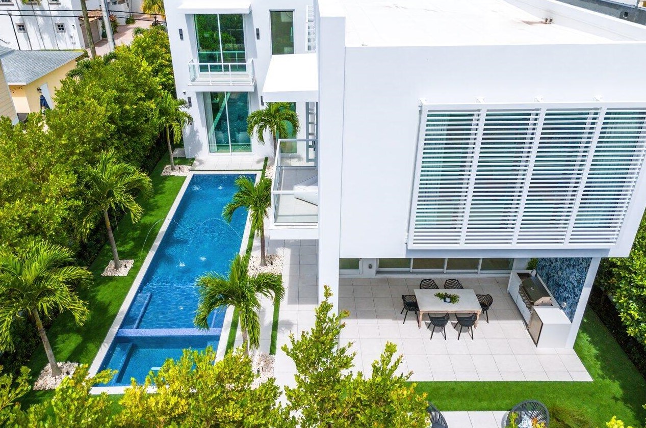 132 7 Ave, Delray Beach FL 33483-5244 exterior