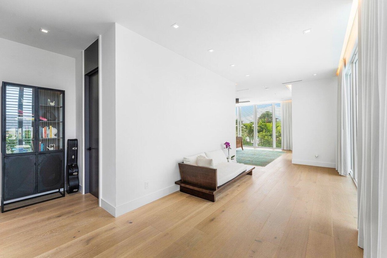 132 7 Ave, Delray Beach FL 33483-5244 exterior