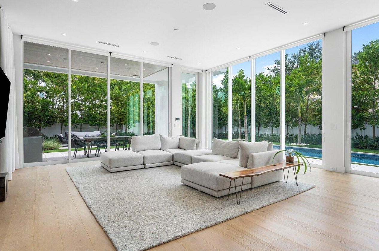 132 7 Ave, Delray Beach FL 33483-5244 exterior