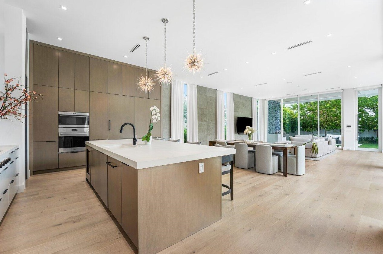 132 7 Ave, Delray Beach FL 33483-5244 exterior