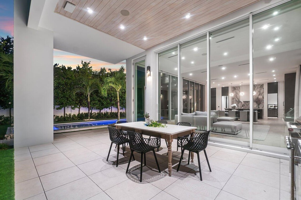 132 7 Ave, Delray Beach FL 33483-5244 exterior