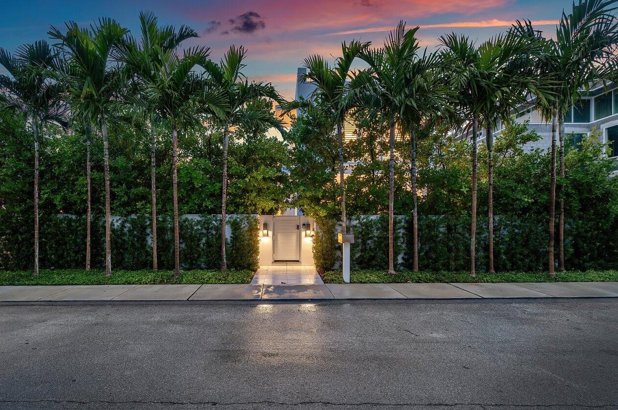 132 7 Ave, Delray Beach FL 33483-5244 exterior