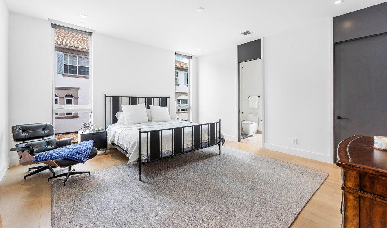 132 7 Ave, Delray Beach FL 33483-5244 exterior