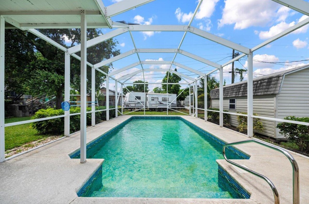 4938 Sunnyside Dr, West Palm Beach FL  33415-3108 exterior