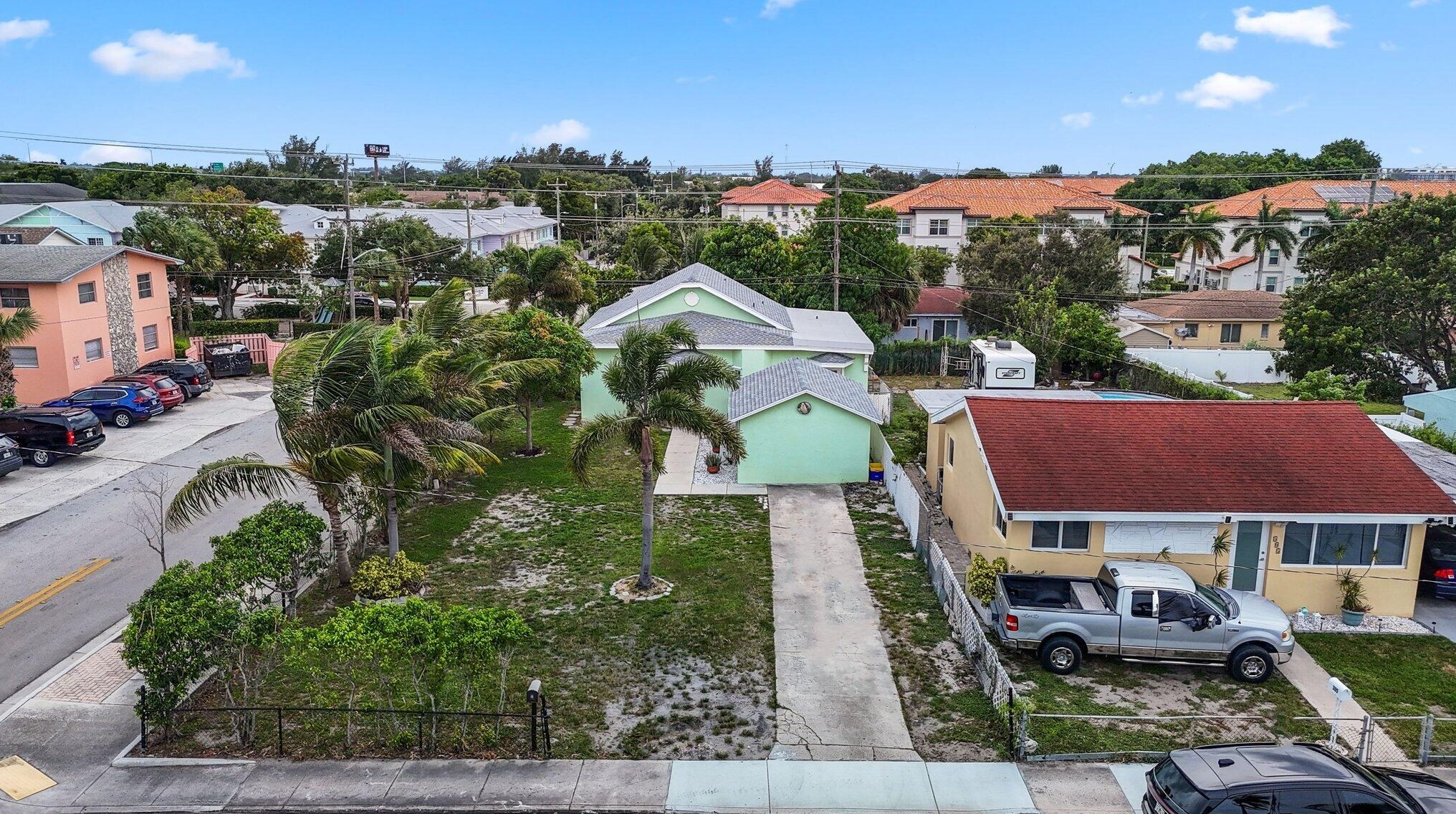 301 B St, Lake Worth FL 33460-3229 exterior