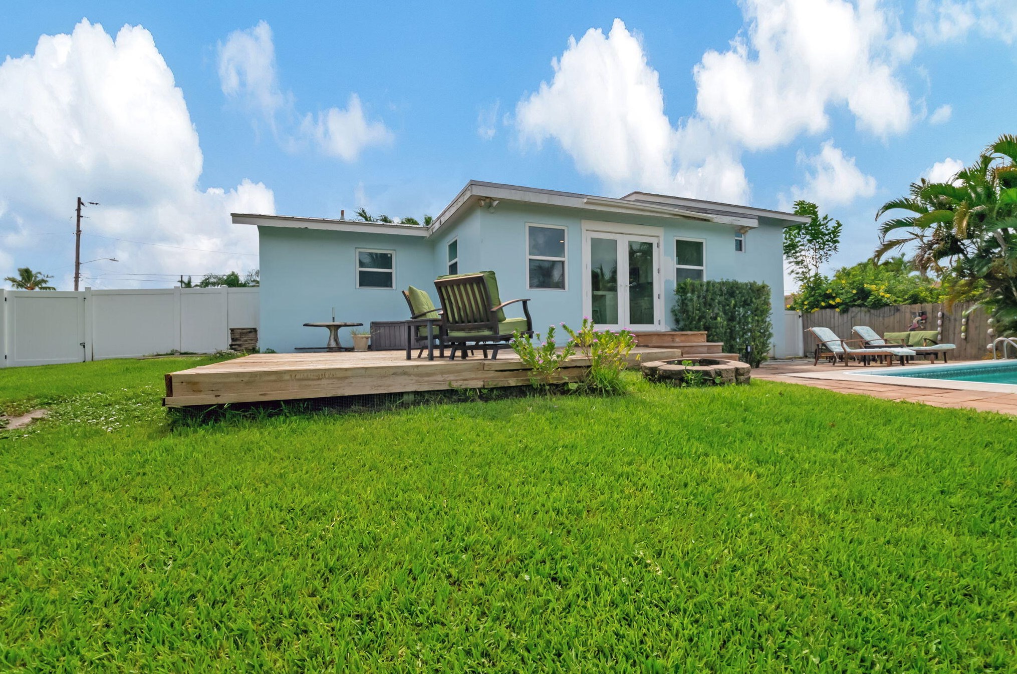 3101 Canal Dr, Boynton Beach FL  33435-8144 exterior