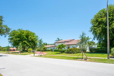 2004 Embassy Drive, West Palm Beach, FL 33401 - Photo 1