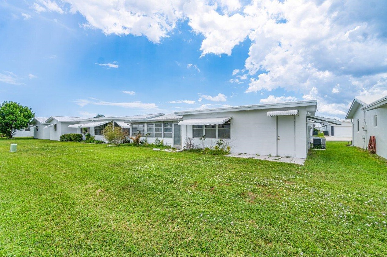 2397 11th Ave, Boynton Beach FL  33426-5317 exterior