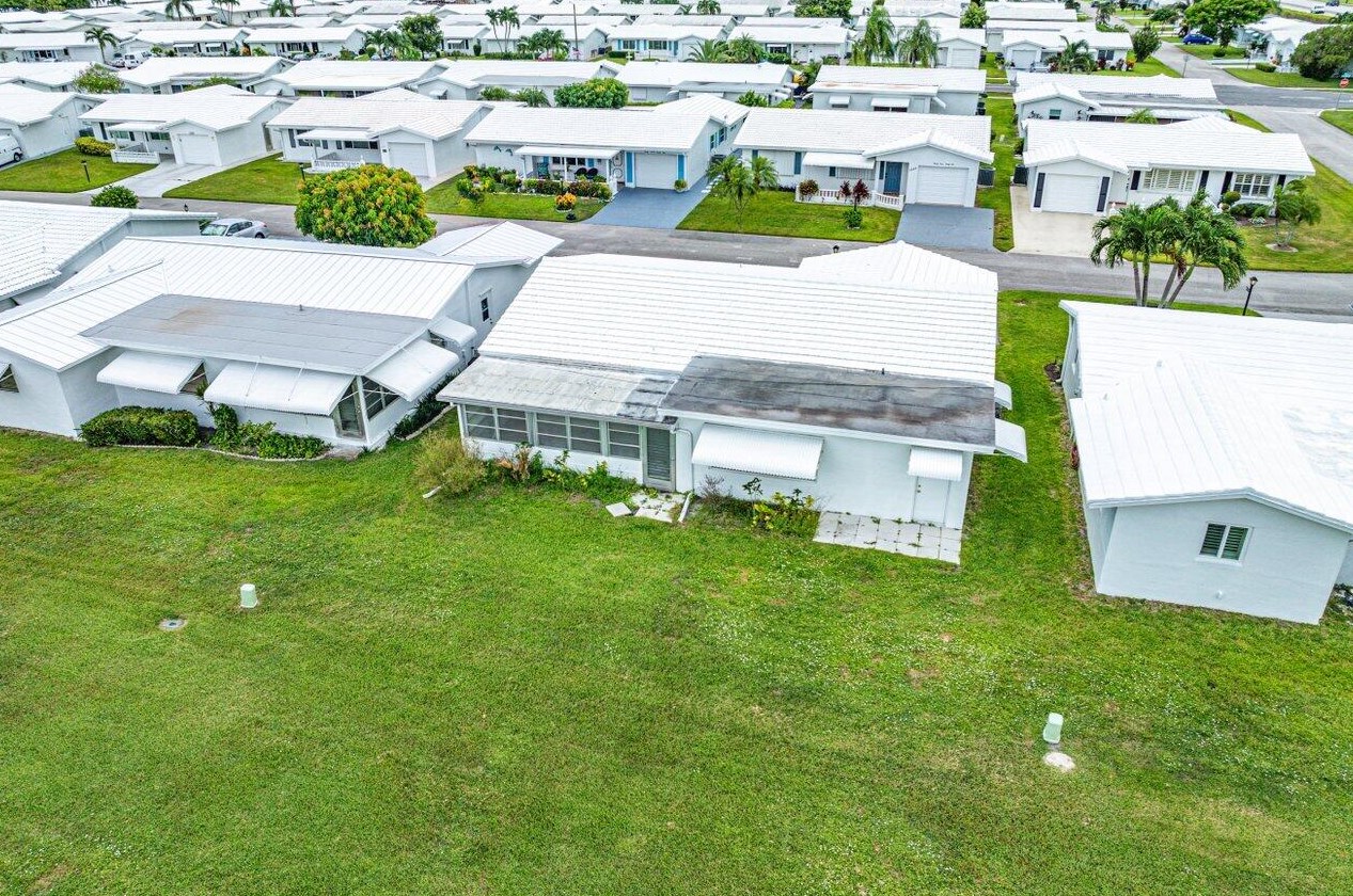 2397 11th Ave, Boynton Beach FL  33426-5317 exterior