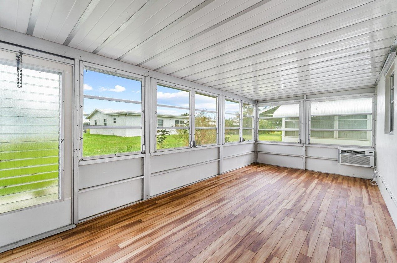 2397 11th Ave, Boynton Beach FL  33426-5317 exterior