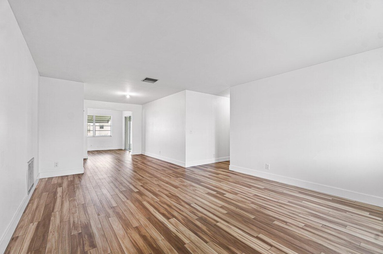 2397 11th Ave, Boynton Beach FL  33426-5317 exterior