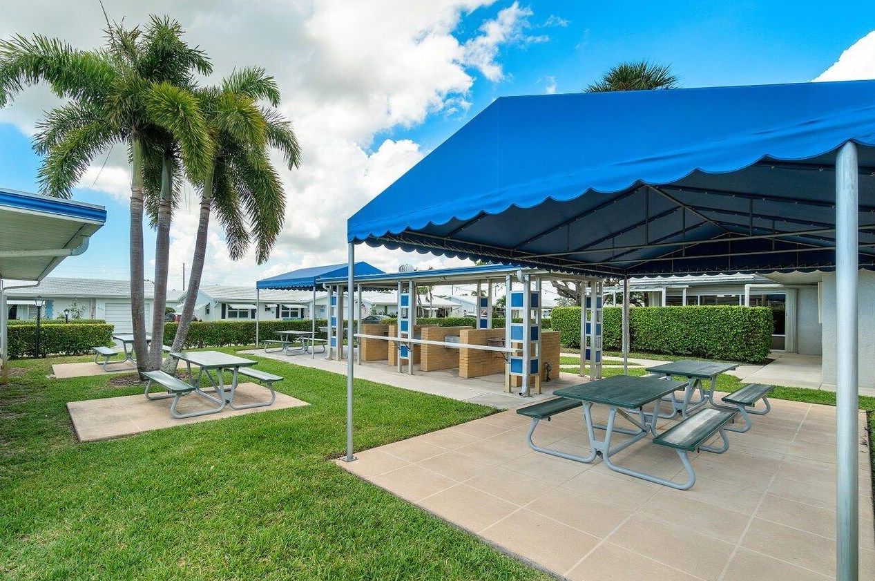 2397 11th Ave, Boynton Beach FL  33426-5317 exterior