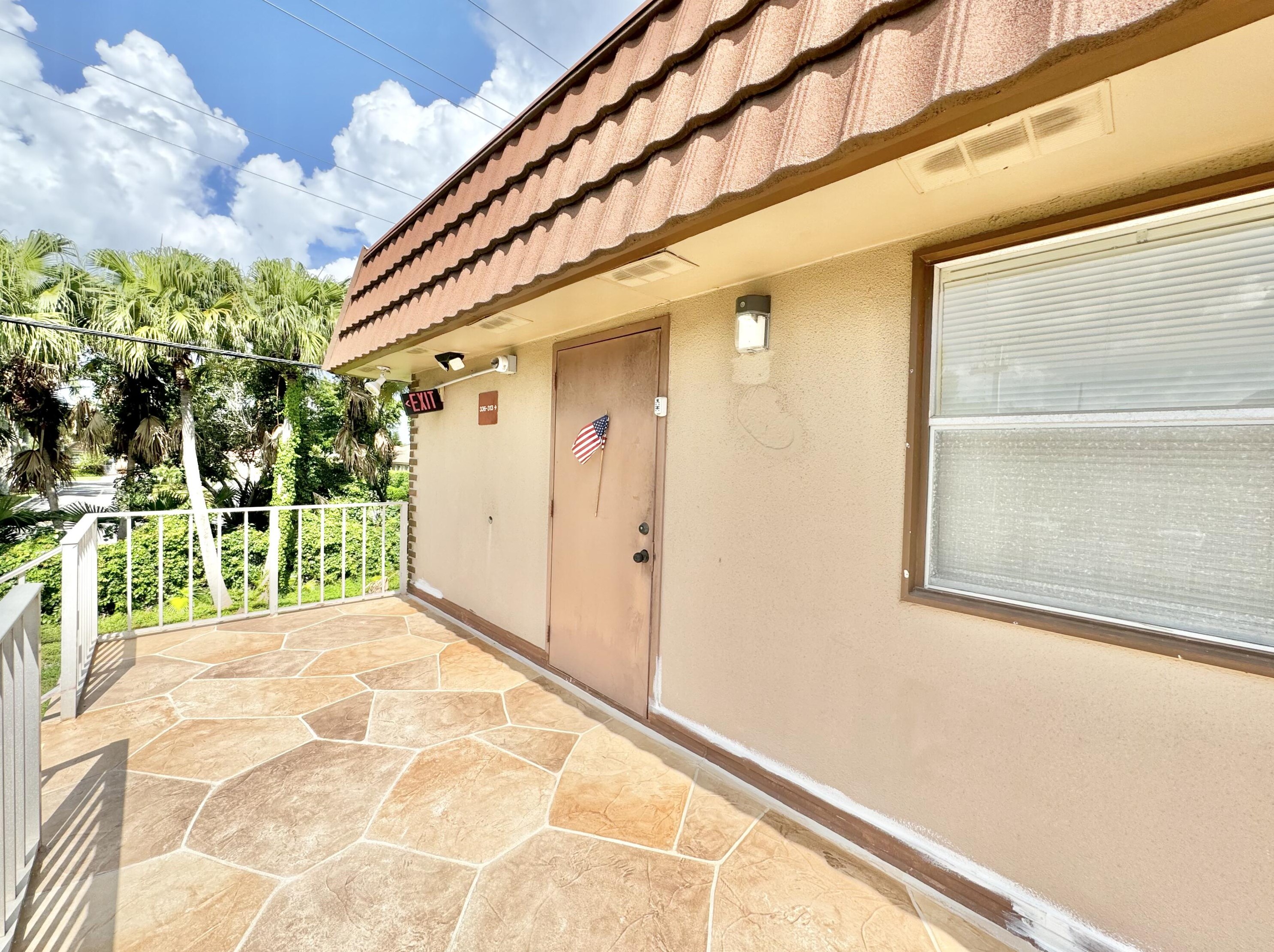336 Brittany G, Delray Beach FL  33446-1128 exterior