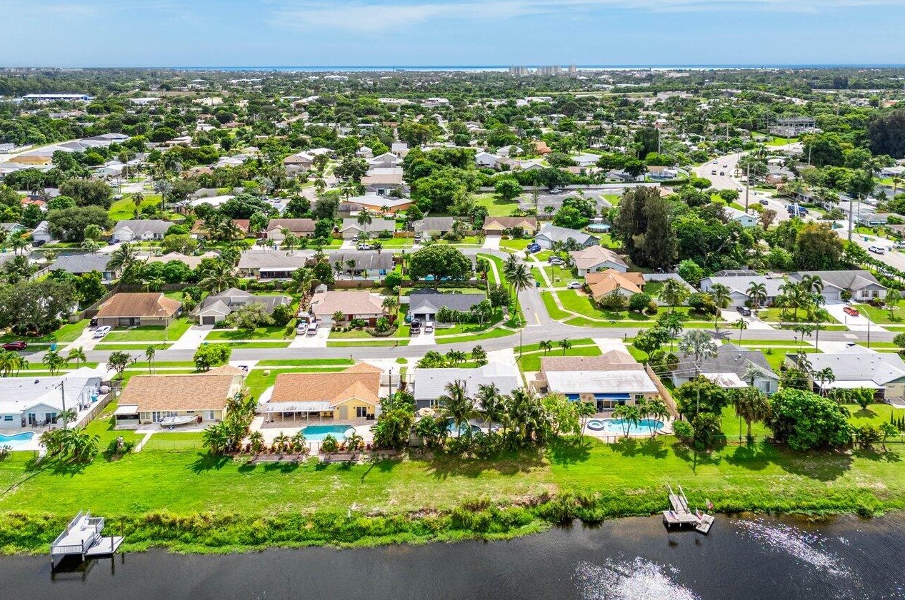 603 11th St, Boynton Beach FL  33426-2980 exterior