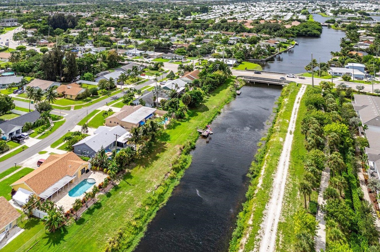 603 11th St, Boynton Beach FL  33426-2980 exterior