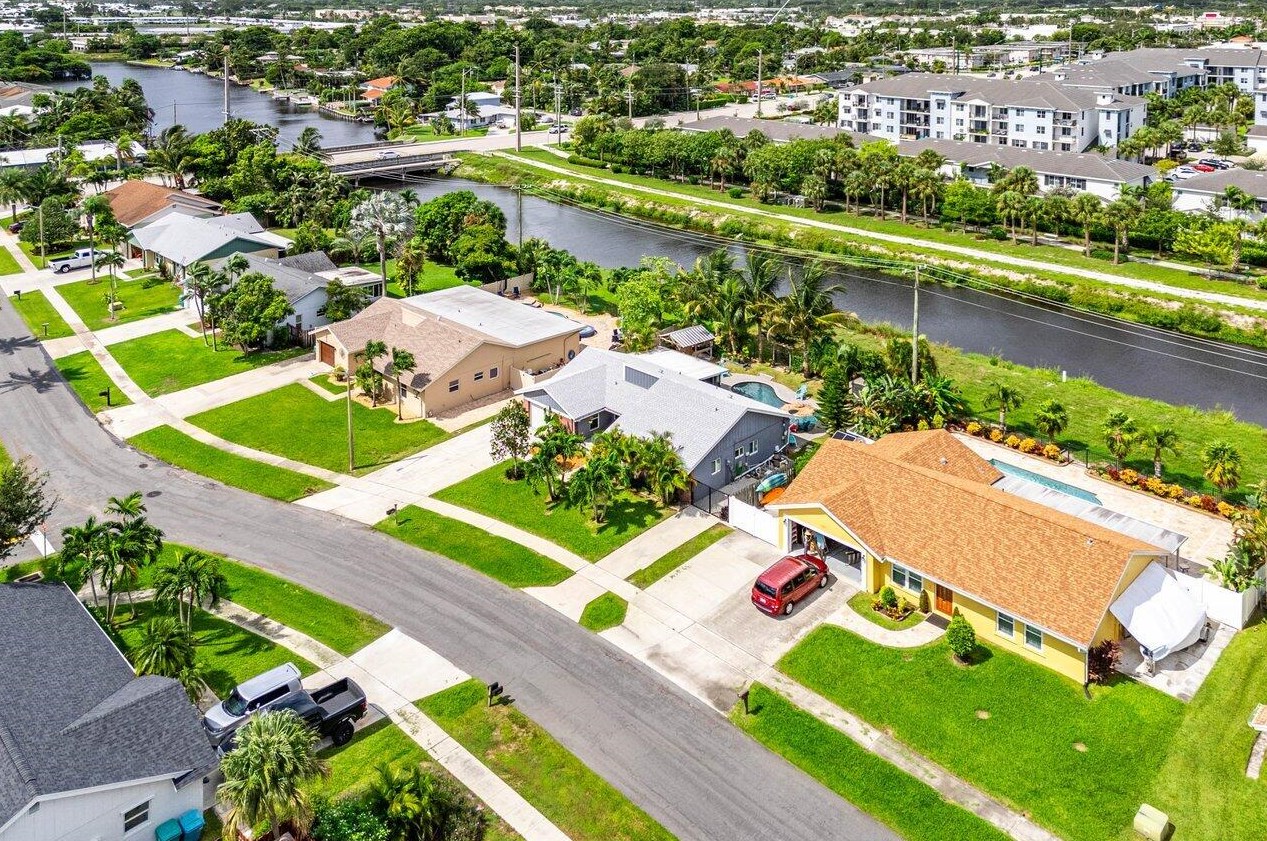 603 11th St, Boynton Beach FL  33426-2980 exterior