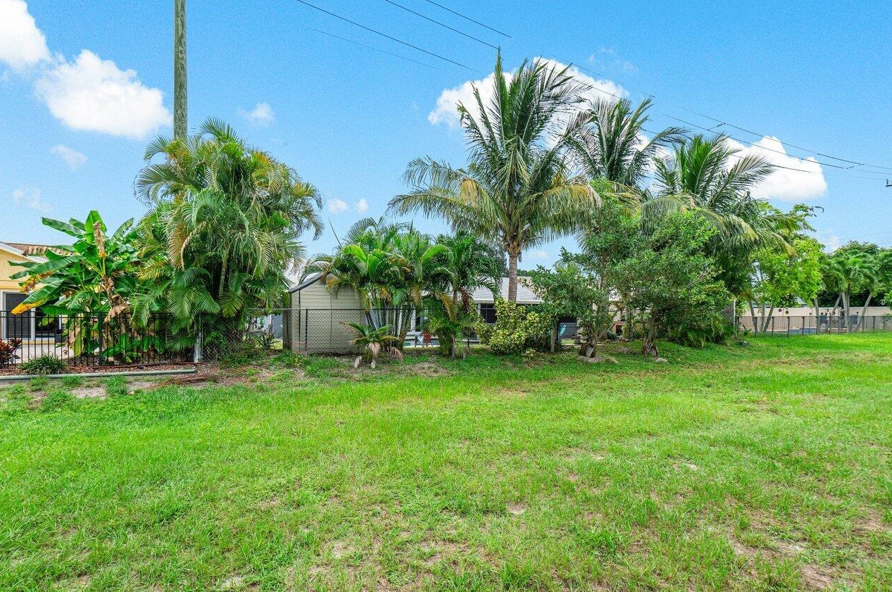 603 11th St, Boynton Beach FL  33426-2980 exterior