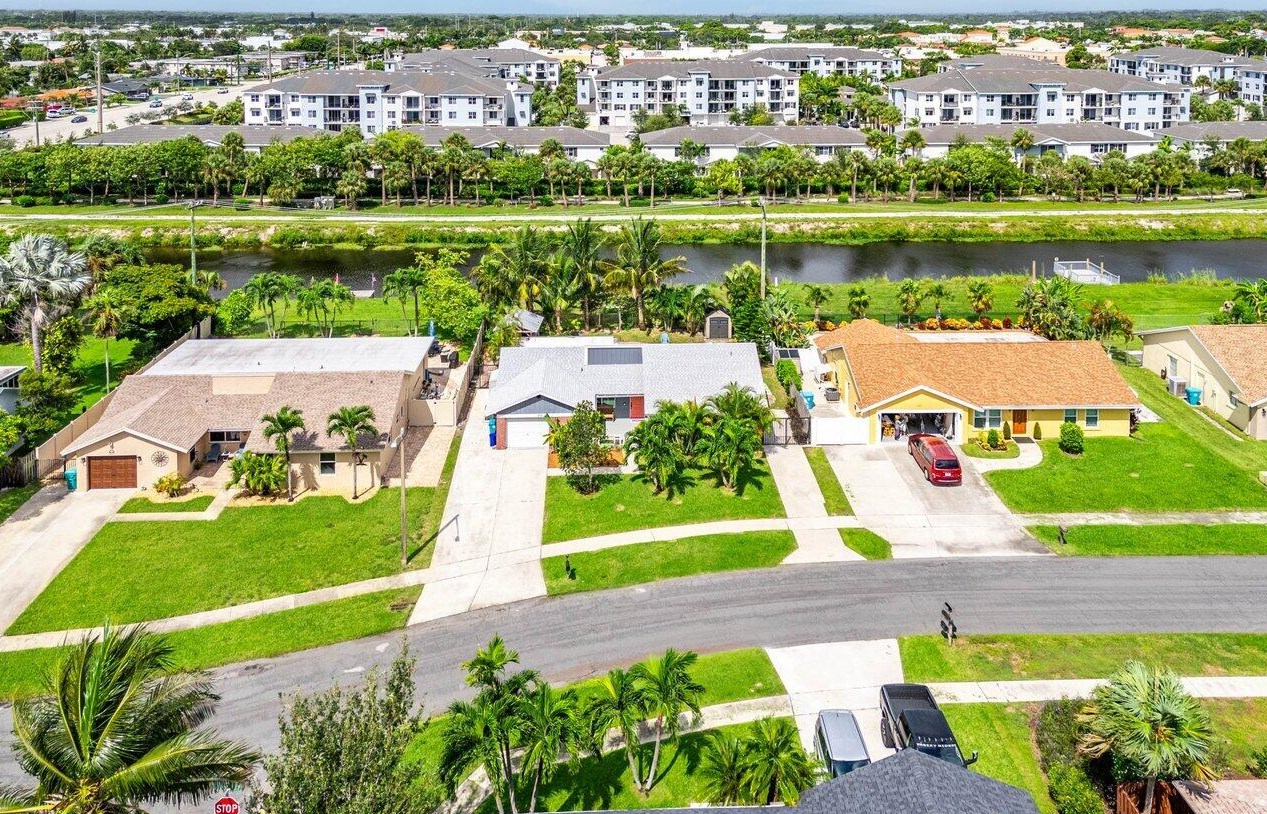 603 11th St, Boynton Beach FL  33426-2980 exterior