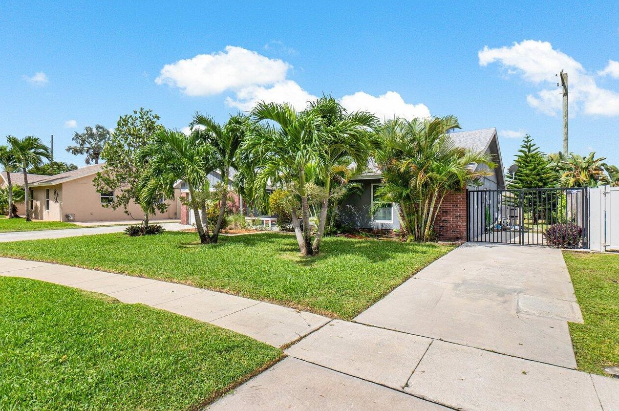 603 11th St, Boynton Beach FL  33426-2980 exterior