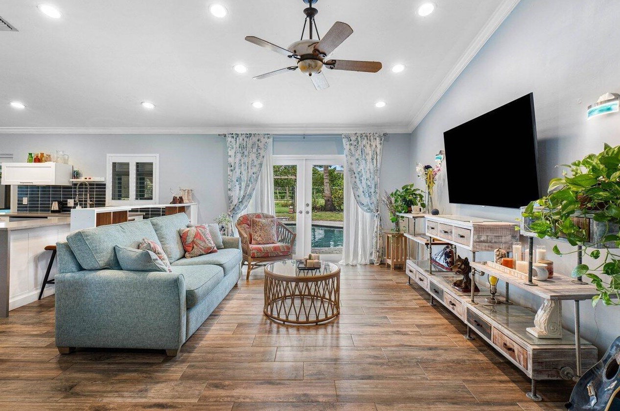 603 11th St, Boynton Beach FL  33426-2980 exterior