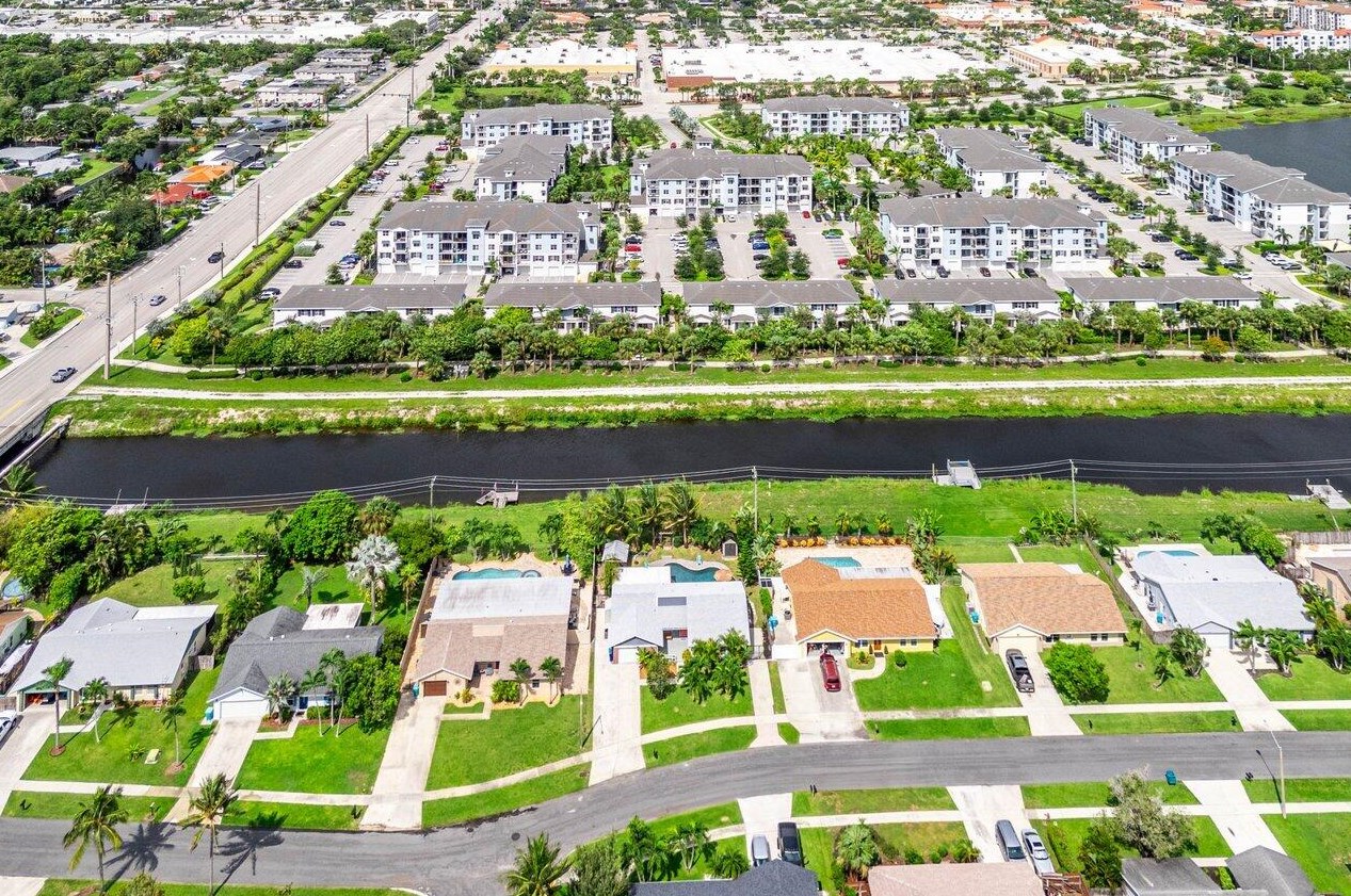 603 11th St, Boynton Beach FL  33426-2980 exterior