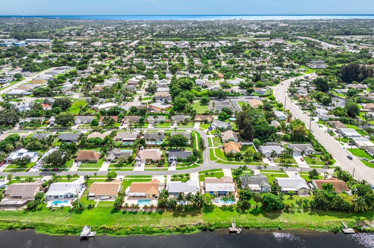 603 11th St, Boynton Beach FL  33426-2980 exterior