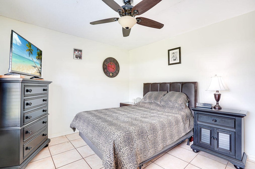 1117 Ocean Dr, Fort Pierce FL 34949-3358 exterior