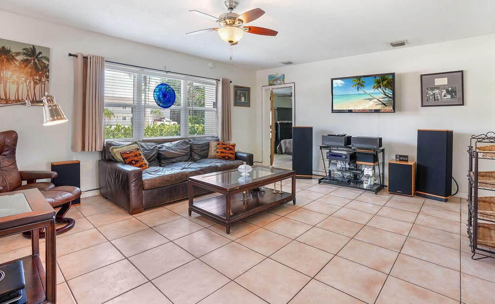 1117 Ocean Dr, Fort Pierce FL 34949-3358 exterior