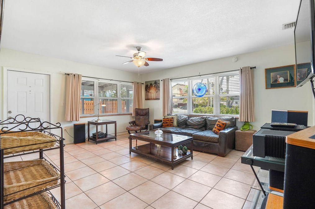 1117 Ocean Dr, Fort Pierce FL 34949-3358 exterior