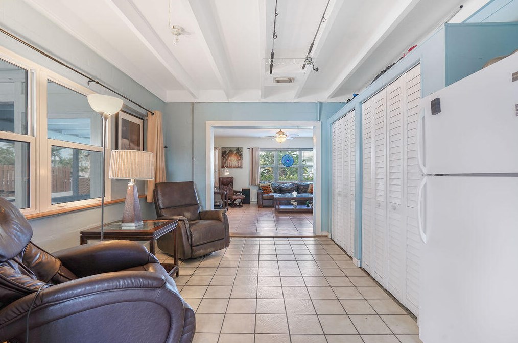 1117 Ocean Dr, Fort Pierce FL 34949-3358 exterior