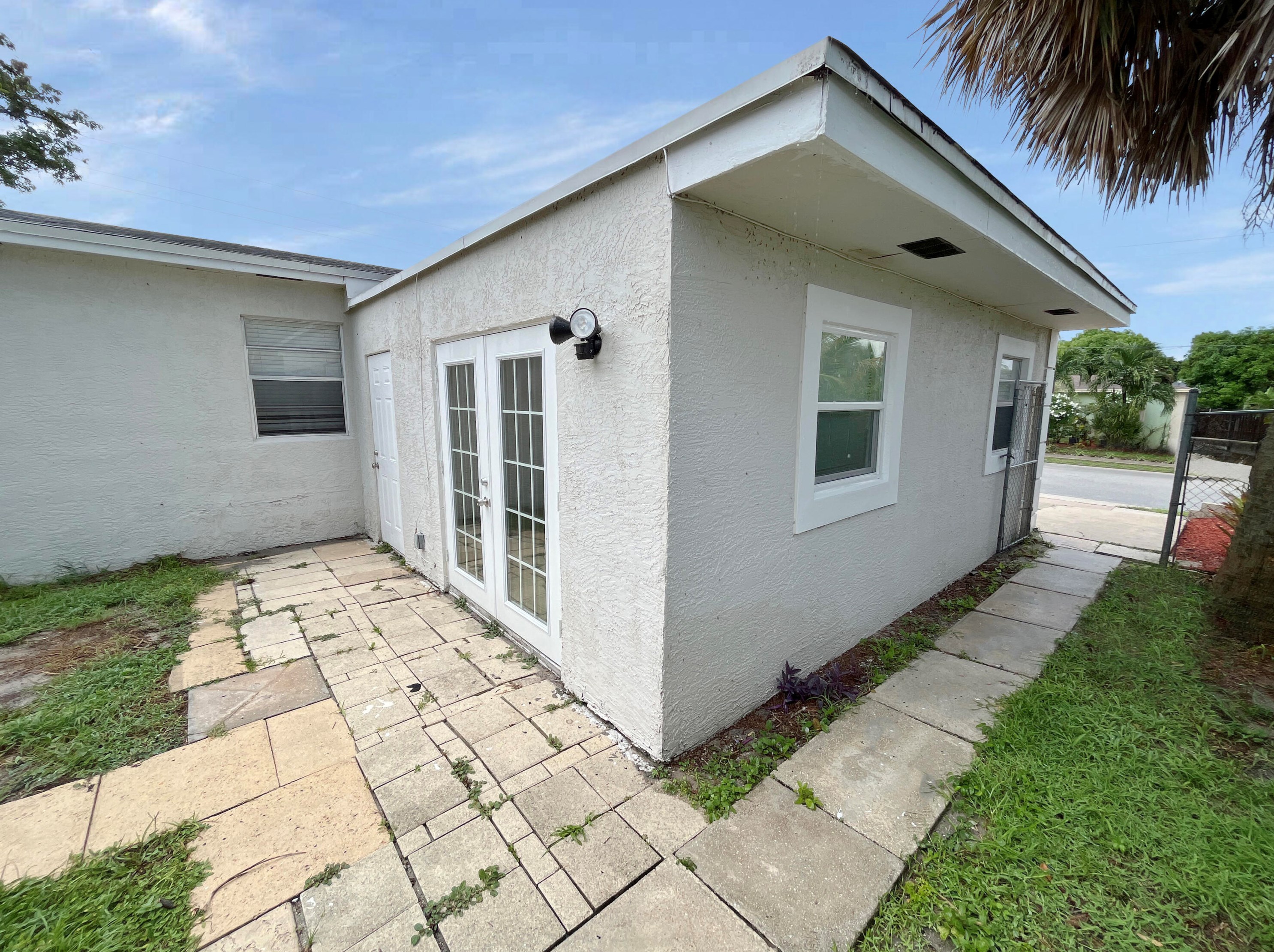 1517 14th Ave, Lake Worth FL  33460-1718 exterior