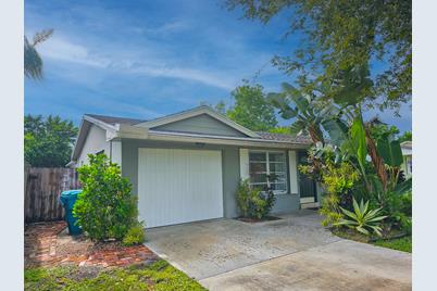 711 NW 7th Street, Boynton Beach, FL 33426 - Photo 1