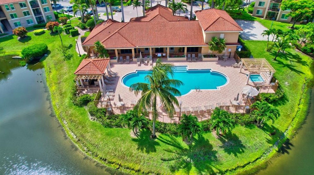 1003 Villa Cir, Boynton Beach FL  33435 exterior