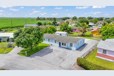 1233 Vaughn Circle, Belle Glade, FL 33430 - Photo 1