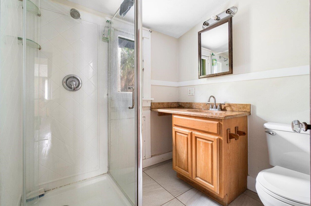 402 Federal Hwy, Lake Worth FL 33460-4641 exterior