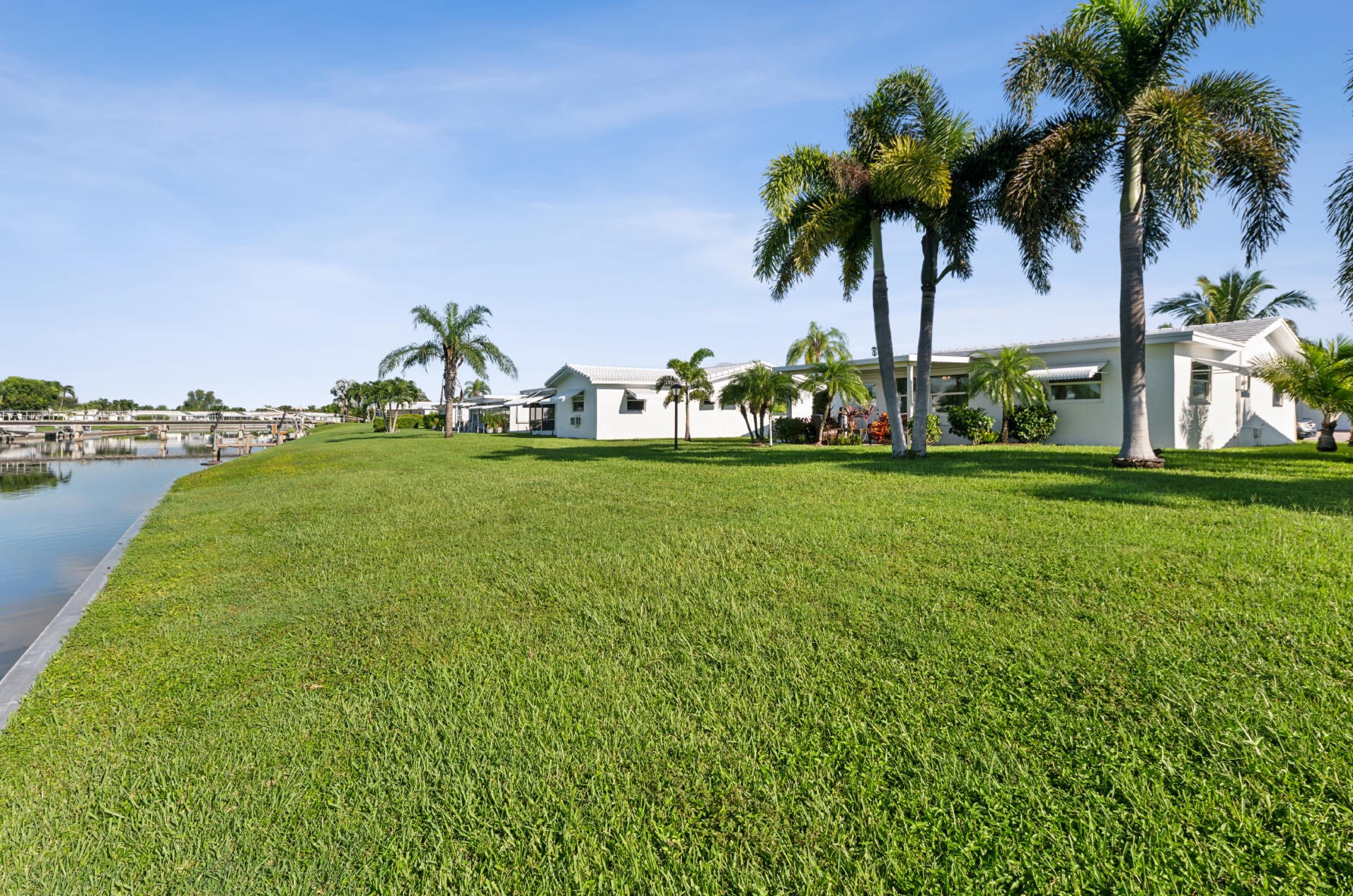 1006 7 Ave, Boynton Beach FL 33435-3807 exterior