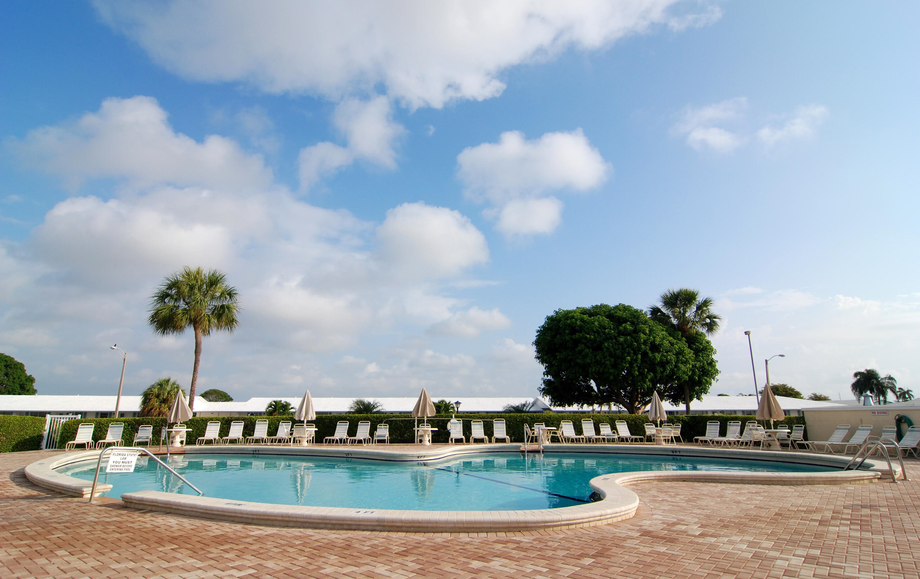 1006 7 Ave, Boynton Beach FL 33435-3807 exterior