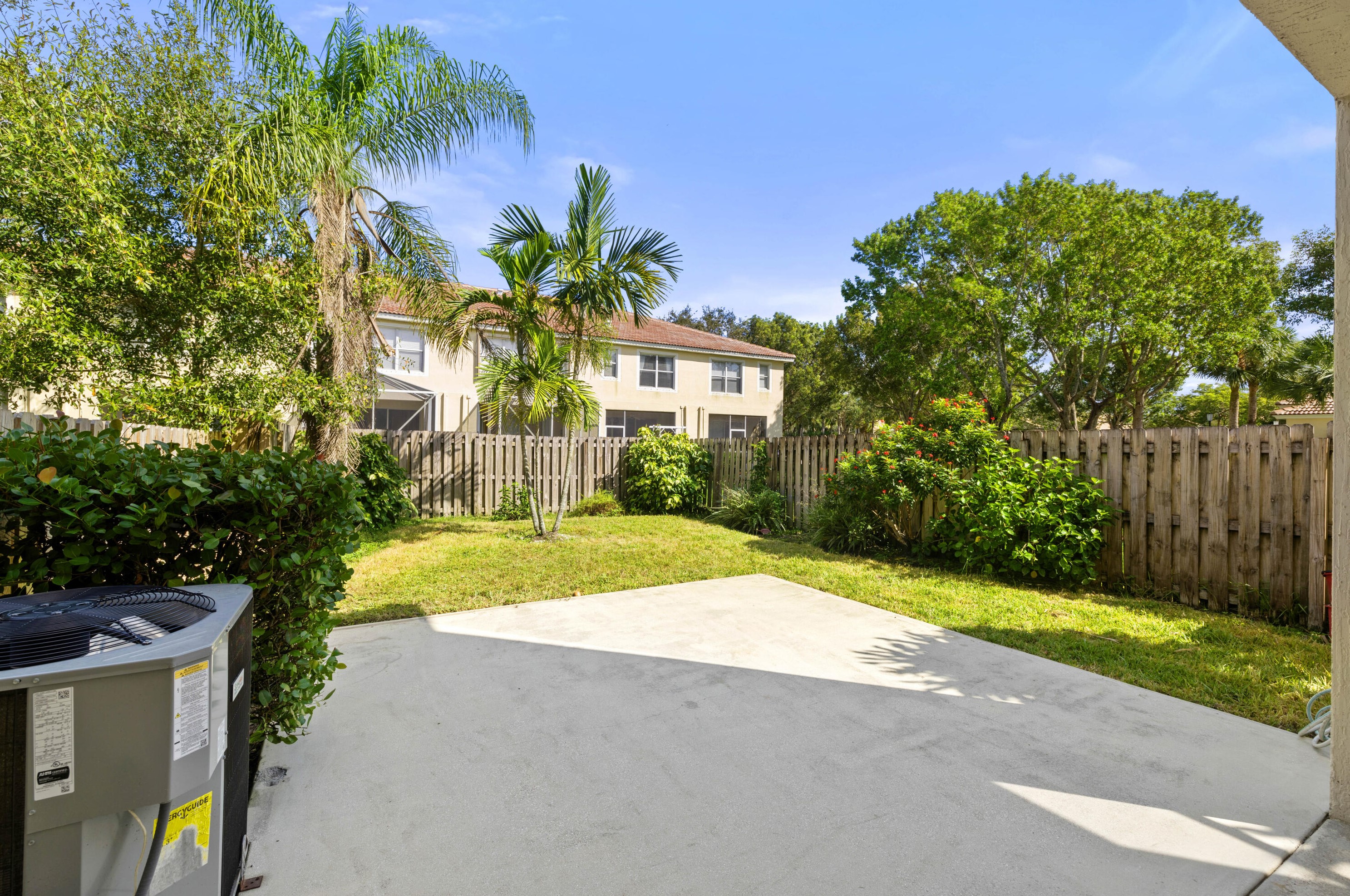 9651 Lago Dr, Boynton Beach FL 33472-2753 exterior