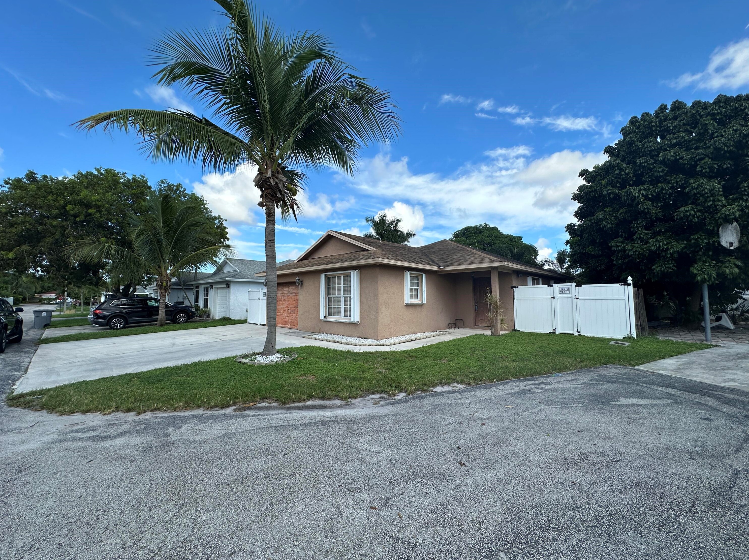 10150 Boynton Place Cir, Boynton Beach FL  33437-2657 exterior