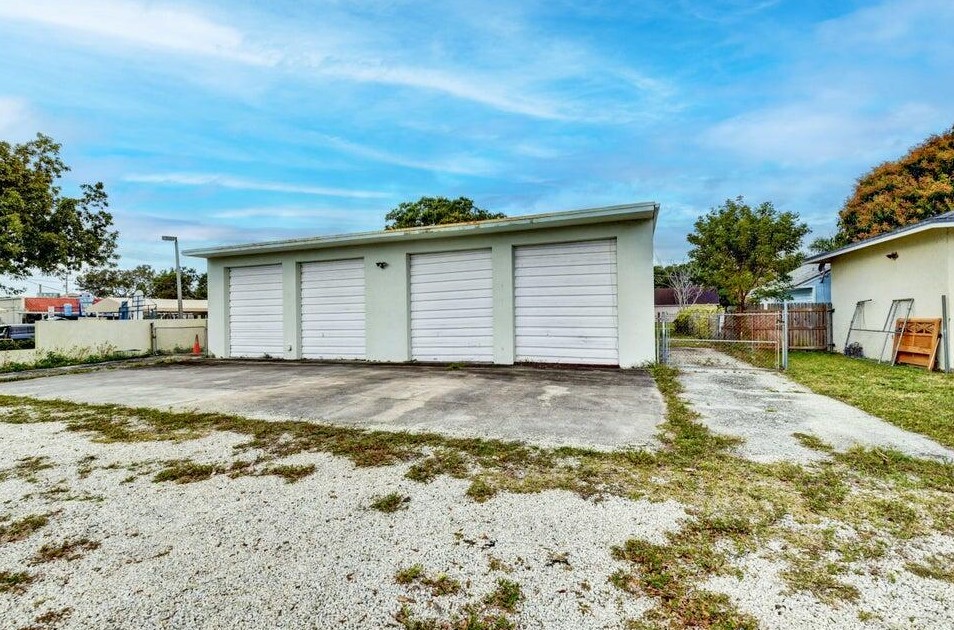 322 1 St, Boynton Beach FL 33435-3823 exterior