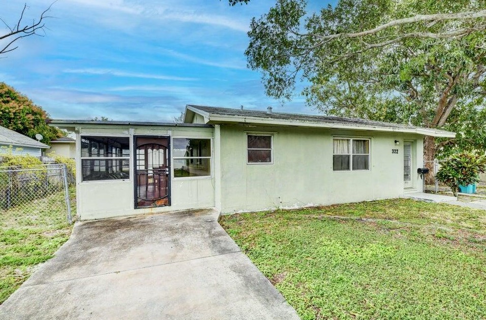 322 1st St, Boynton Beach FL  33435-3823 exterior
