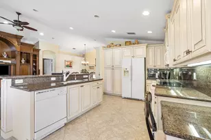 10932 Skyland Point, Boynton Beach, FL 33437 - Photo 15