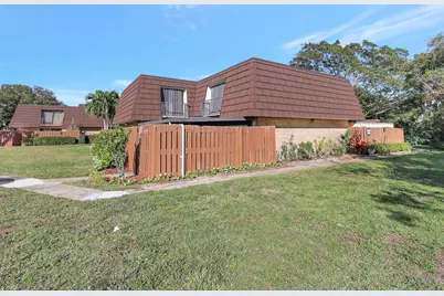 5852 SE Riverboat Drive, Unit #321, Stuart, FL 34997 - Photo 3