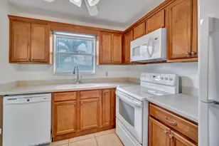 2528 Boundbrook Dr S, West Palm Beach, FL 33406 - Photo 9