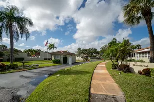 2528 Boundbrook Dr S, West Palm Beach, FL 33406 - Photo 3