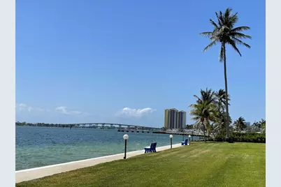 401 Lake Shore Drive, Unit #301, Lake Park, FL 33403 - Photo 5