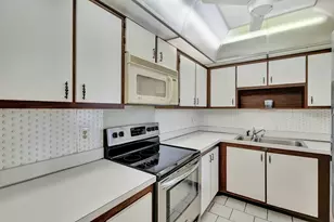 336 Golfview Road Unit #Ph 15, North Palm Beach, FL 33408 - Photo 11