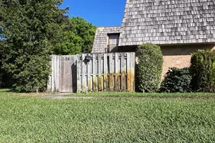 126 Woodland Rd, Palm Springs, FL 33461 - Photo 3